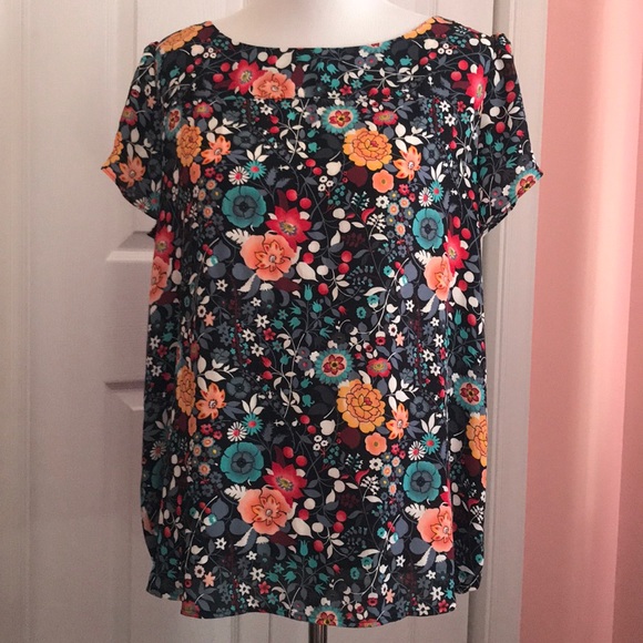 LOFT Tops - Loft shirt with flowers